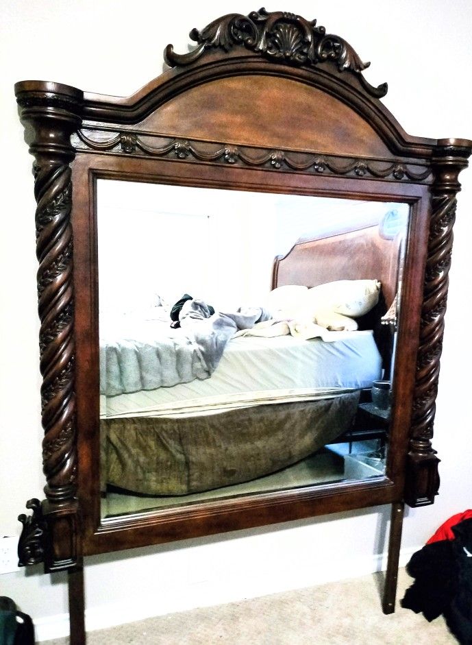 I'm moving so Priced to Sell fast!!!  Dresser  Mirror