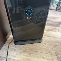 Good Condition Shark HE400 Air Purifier. 4 fan. 1100+ SQ ft