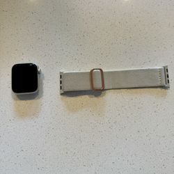 Apple Watch SE (2nd Gen) In Starlight 2022 40mm