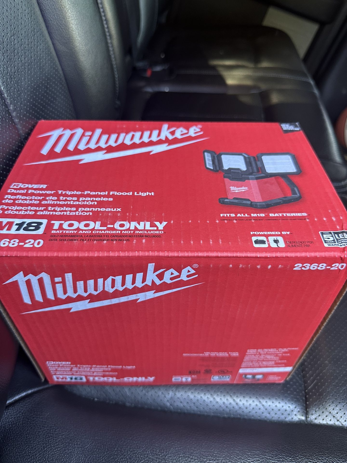 Milwaukee M18 Rover Dual Power Triple Panel Flood Light