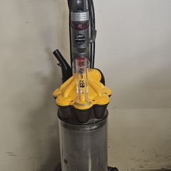 Dyson DC33 Upright Multi-Floor Bagless Vacuum Cleaner 814111-1