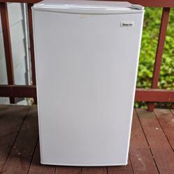 Magic Chef 3.6 Cubic Foot Mini Fridge