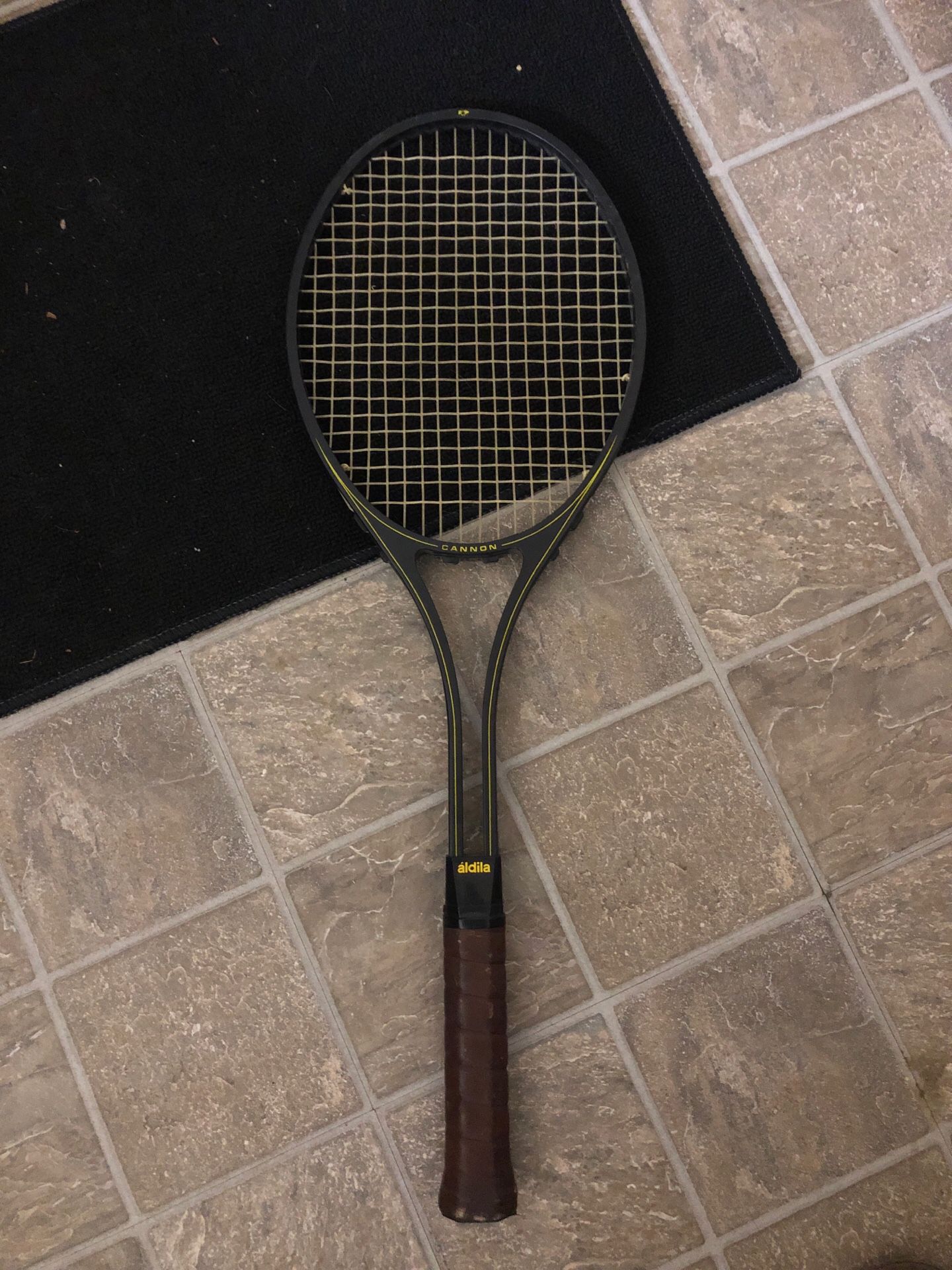 Tennis racket $ 10 obo