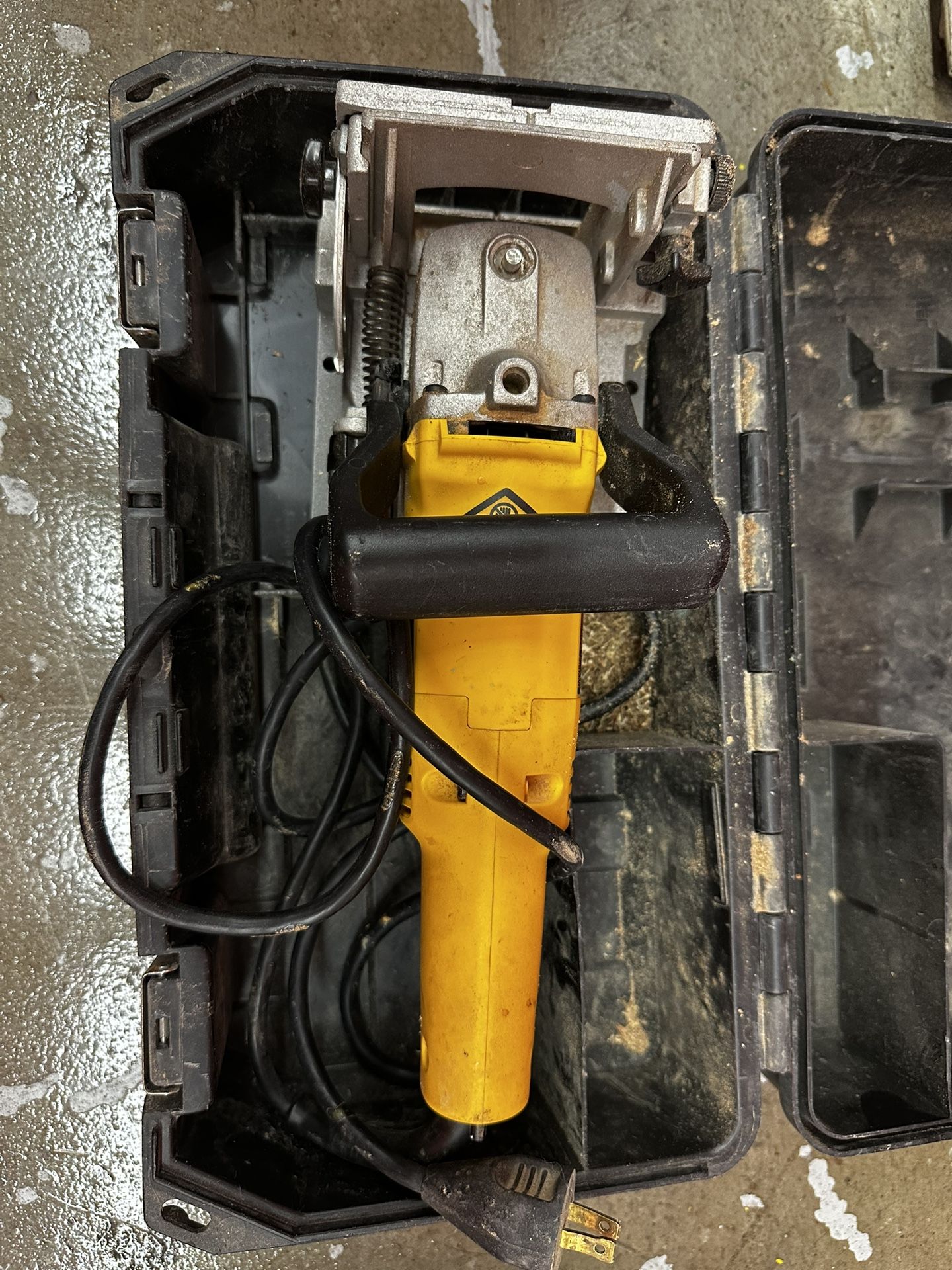 DeWalt DW682 Plate Joiner – Precision Biscuit Joinery Made Easy