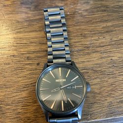 nixon never be late the sentry 100m stainless steel japan movement