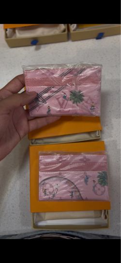 LV Cardholder