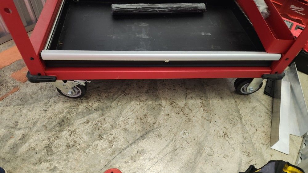 Milwaukee Service Cart