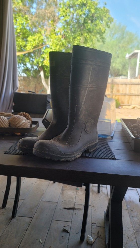 Concrete Boots 