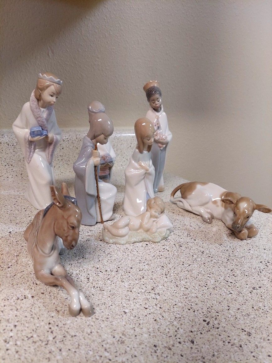 LLADRÓ NATIVITY SCENE Holy Family
