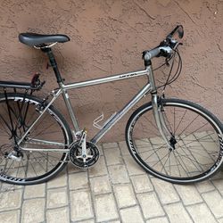 Specialized sirrus Sport Commuter Bike 57cm Frame