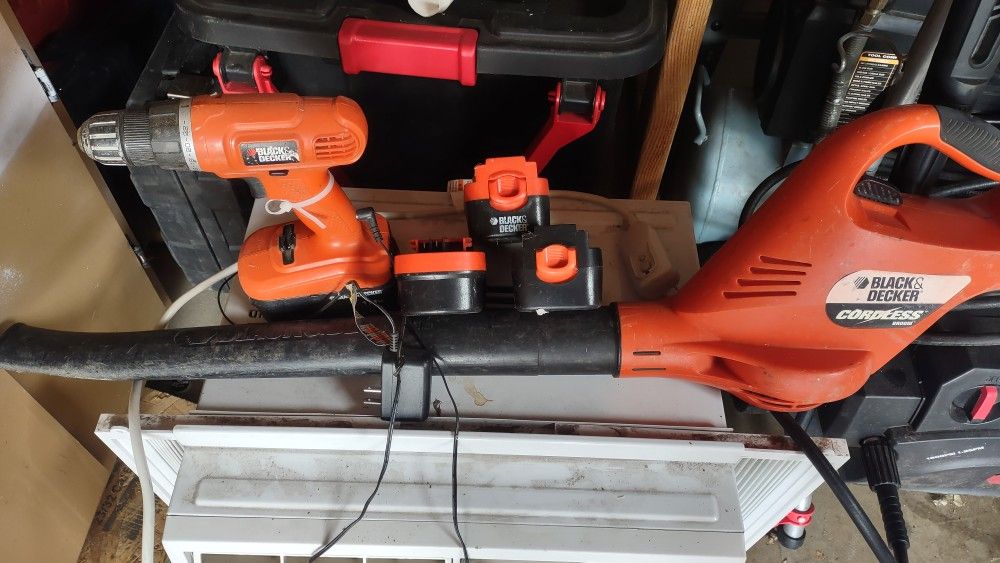 Leaf Blower Comes With Four Batteries And Drill