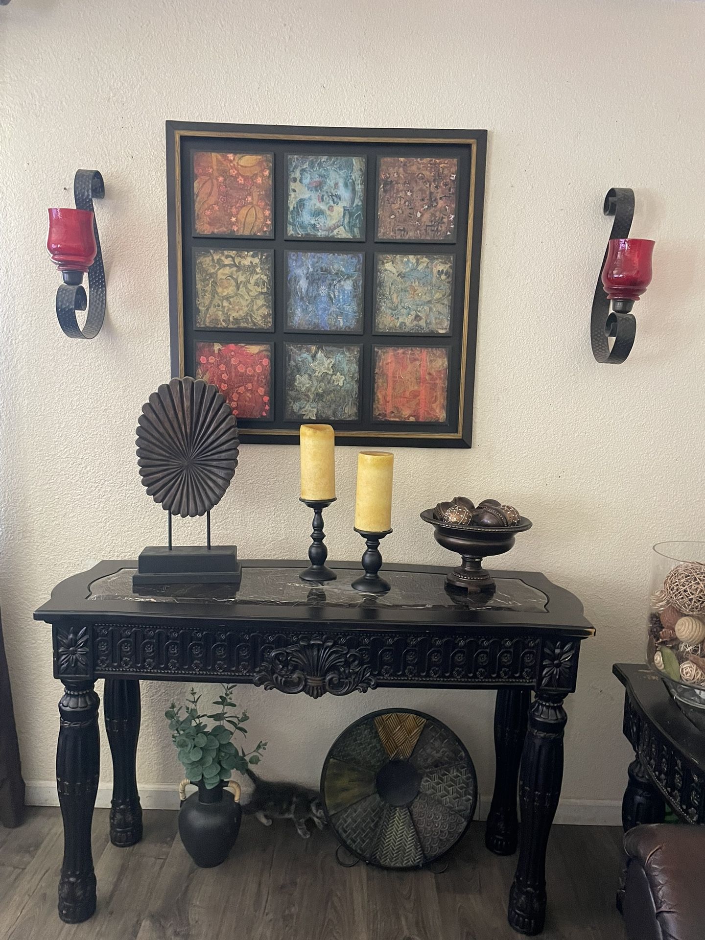 Entry Table Mirror And Decoration
