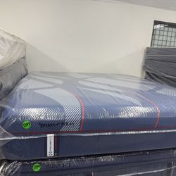 KING SIZE SEALY POSTUREPEDIC ELITE HYBRID “BRENHAM” FIRM MATTRESS & BOX SPRINGS BED SET