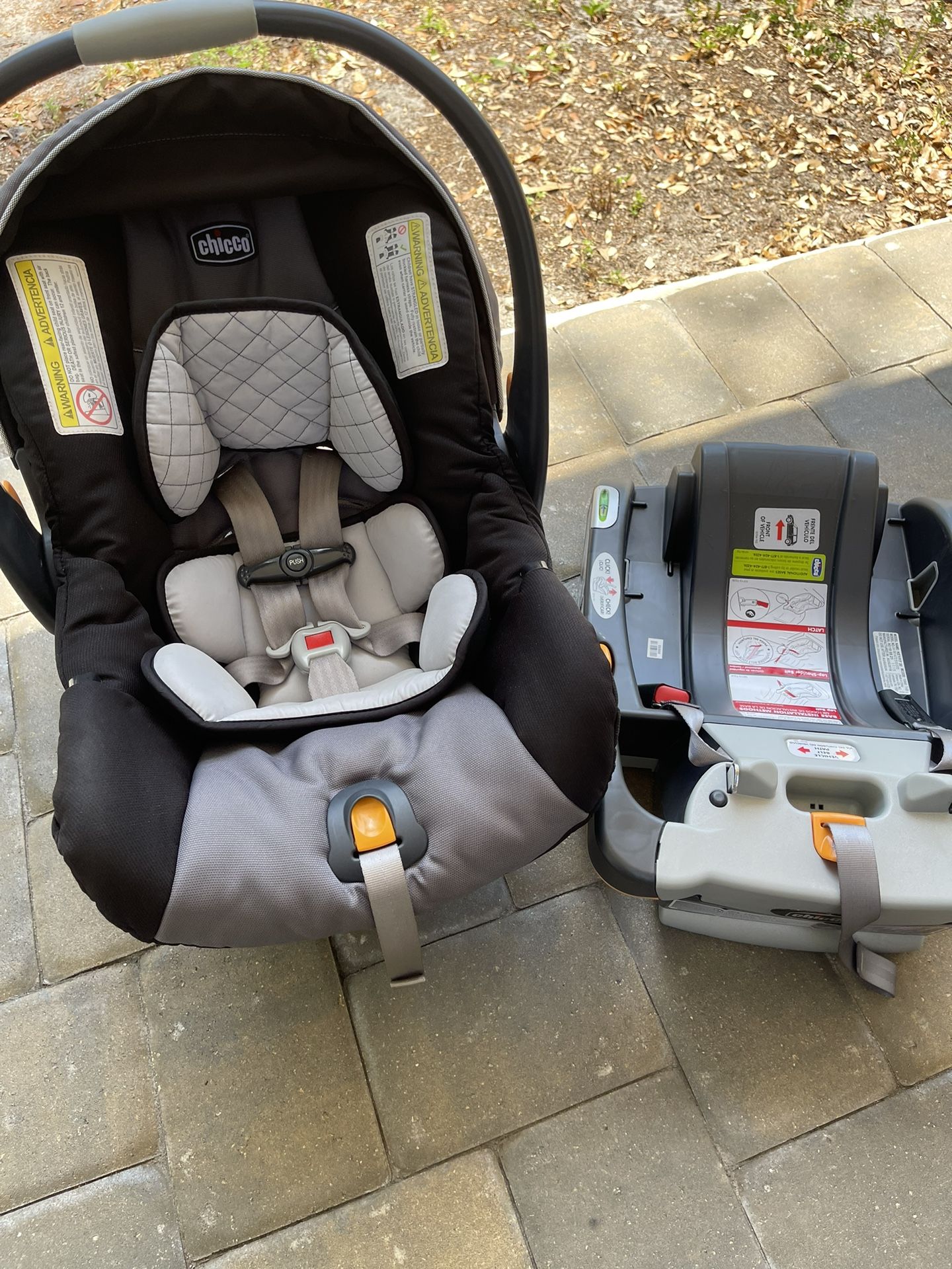 Chicco KeyFit 30 Infant Car Seat And Base Anthracite
