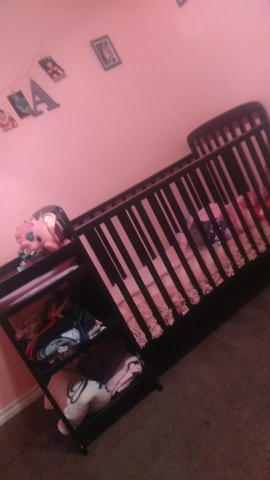 Baby crib/changing table