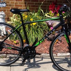 Like New 700c Giant Escape 2 Hybrid Bike 24 Speed Trigger Shifter Medium Size Aluminum Frame Ready To Ride Needs Nothing 