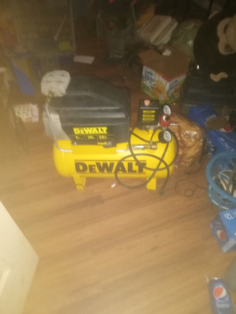 DeWalt Air Compressor And 20volt Brushlesscombo4pckit