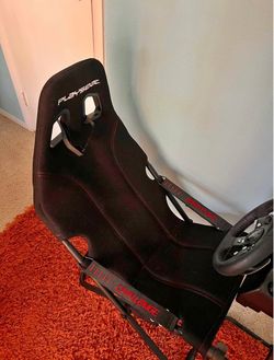Playseat foldable cockpit racing sim with Logitech G920