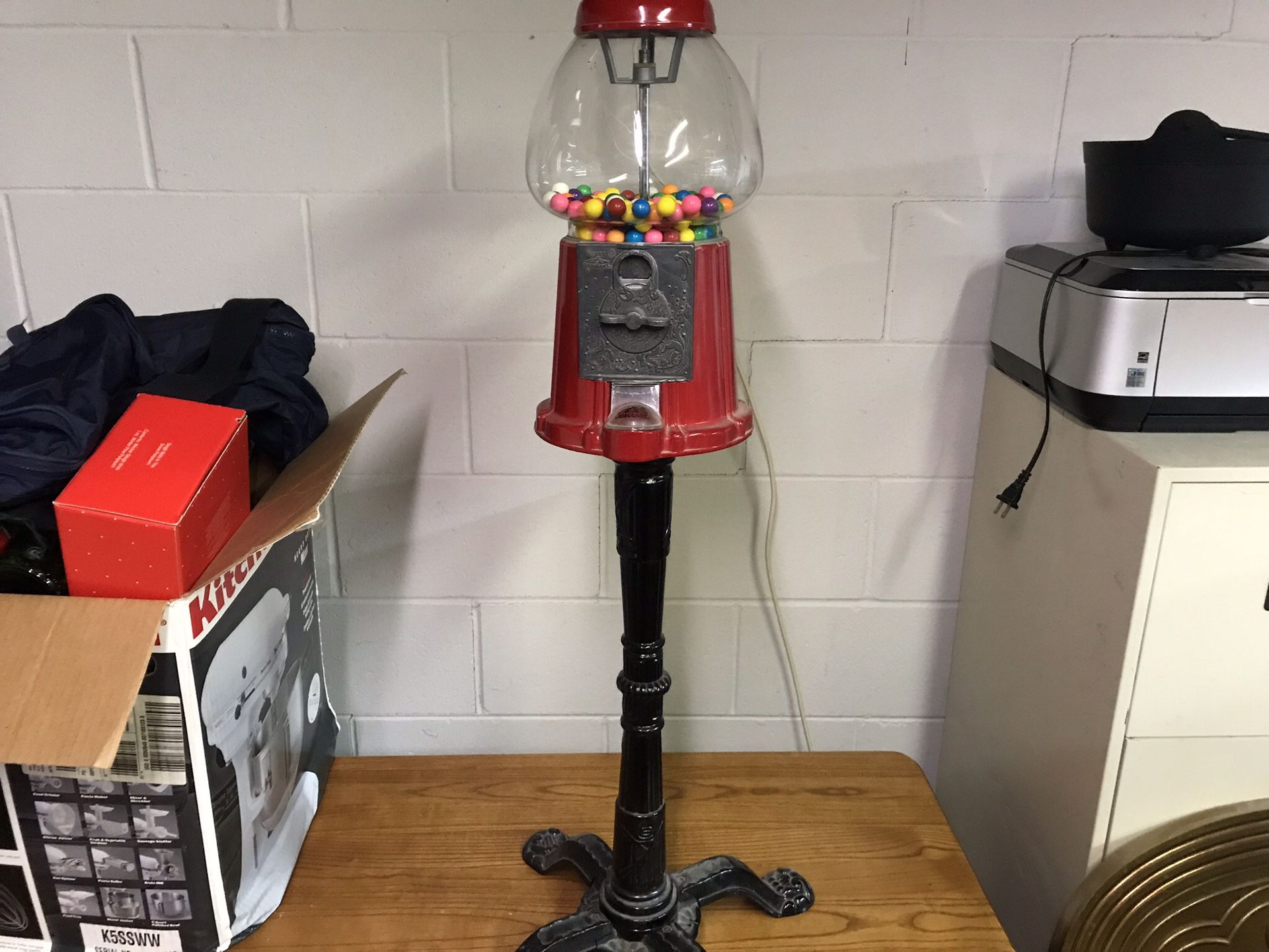 Gum ball machine