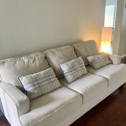 COMFORTABLE THREE SEATER COUCH (Free cushions!)