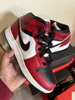 Jordan 1 Mid Chicago