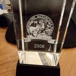 🔥BEAUTIFUL 🔥 Toys For Tots Chicagoland Motorcycle Parade Glass Paper Weight / Decor 2006