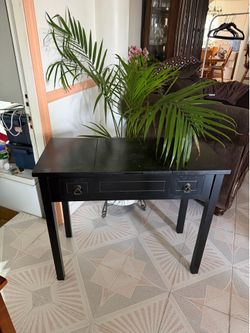 4 leg Makeup Desk