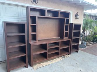 Entertainment center