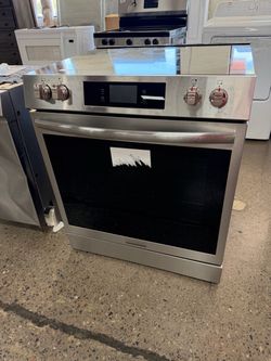 Frigidaire Gallery 30” Front Control Electric Stove
