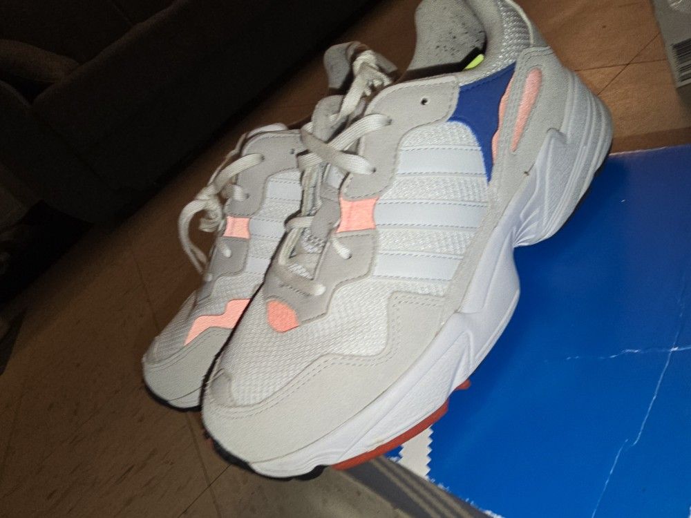 Adidas Yung-96 USED 2 TIMES LIKE NEW‼️ (Kids Size 5.5)