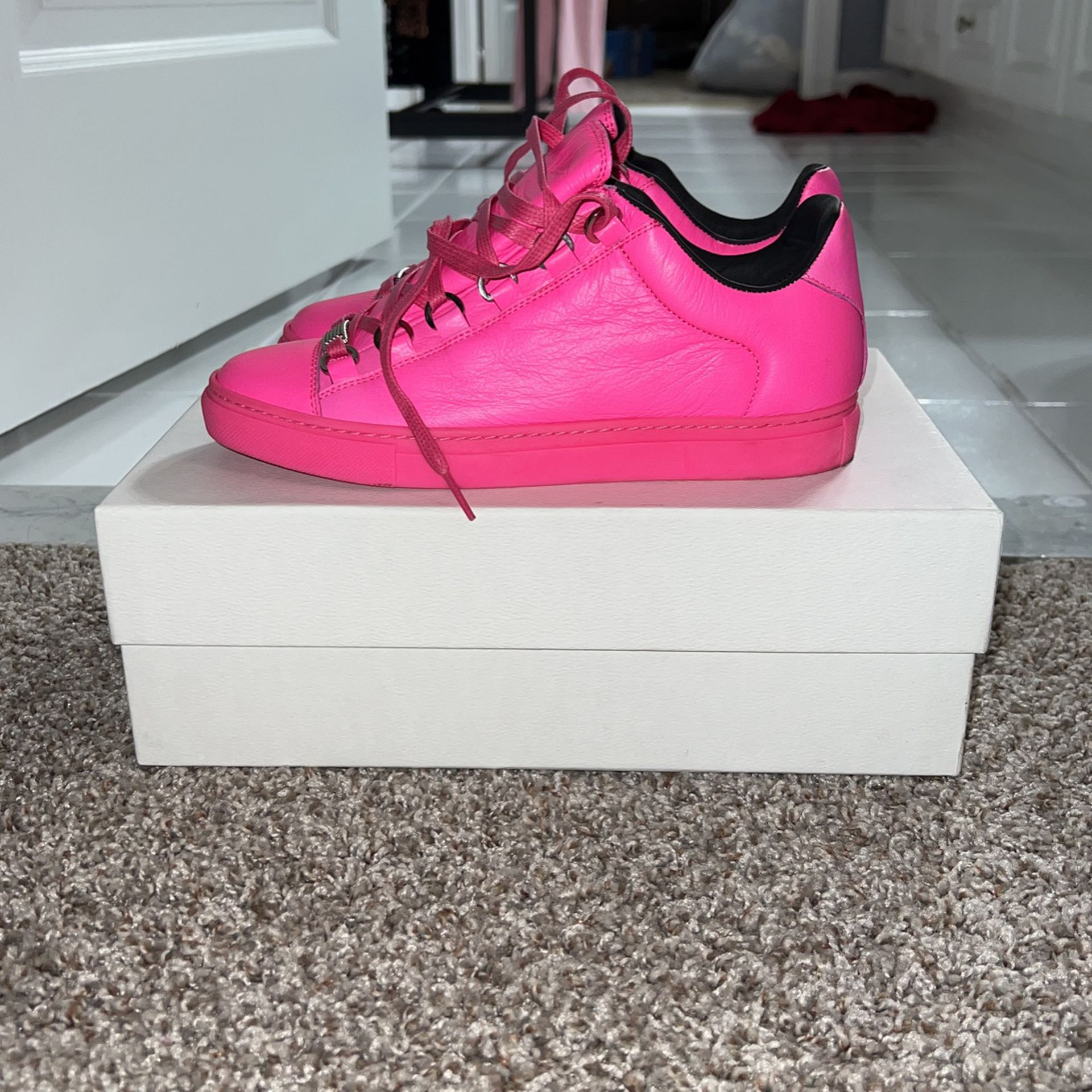 delikat Moderat død Womens Balenciaga Arena Sneakers Size 6 for Sale in Md City, MD - OfferUp