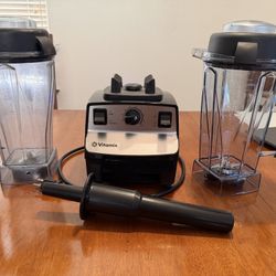 Vitamix 5200 Professional Blender + 2 x 64oz Containers + Tamper
