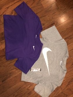 Men’s sz Medium Set of 2 Nike Tees