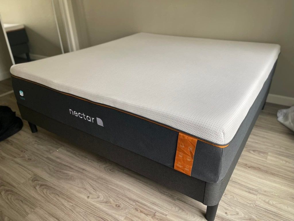 The Nectar Premier Copper Mattress, Full, Like New, Excellent Condition