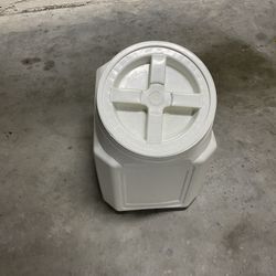 Pet Food Container 