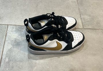 Nike shoes size 5 (youth)