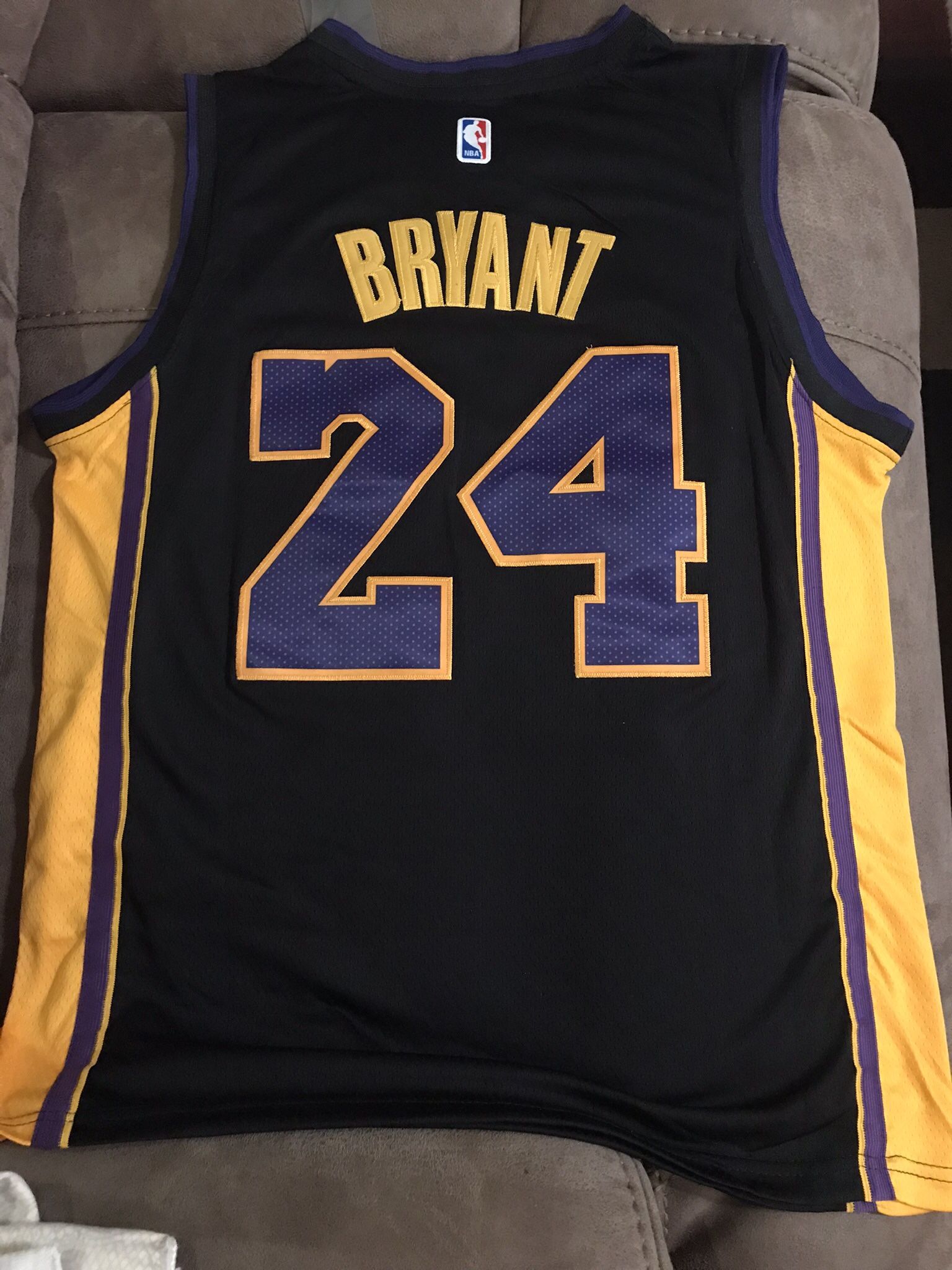 )Lakers Kobe Bryant jersey (stitched autograph