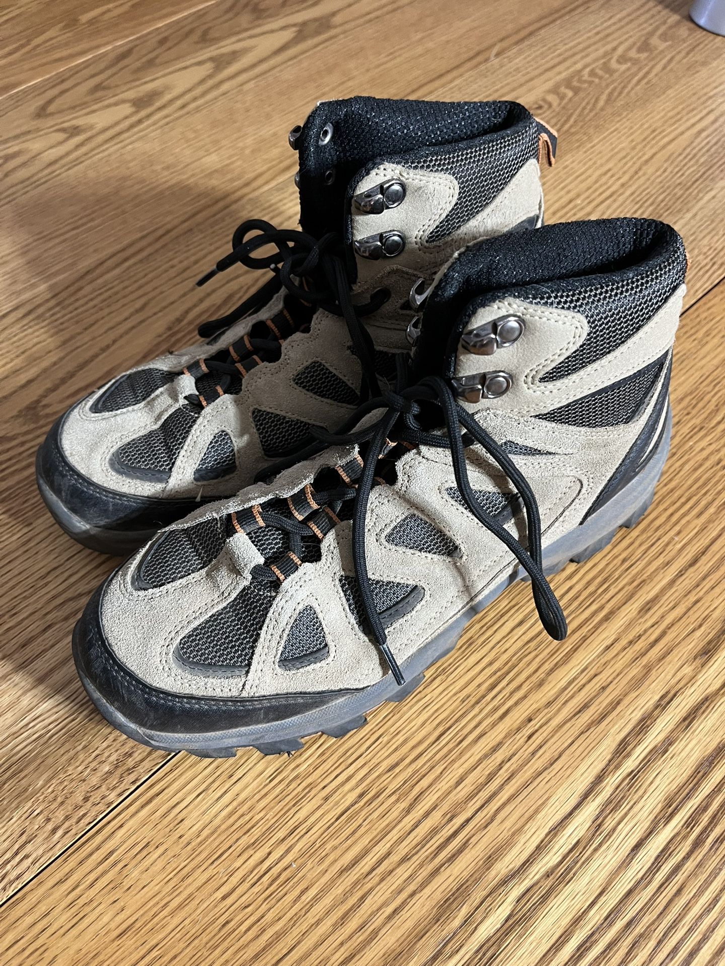 Denali Men’s Hiking Shoes High tops 7.5
