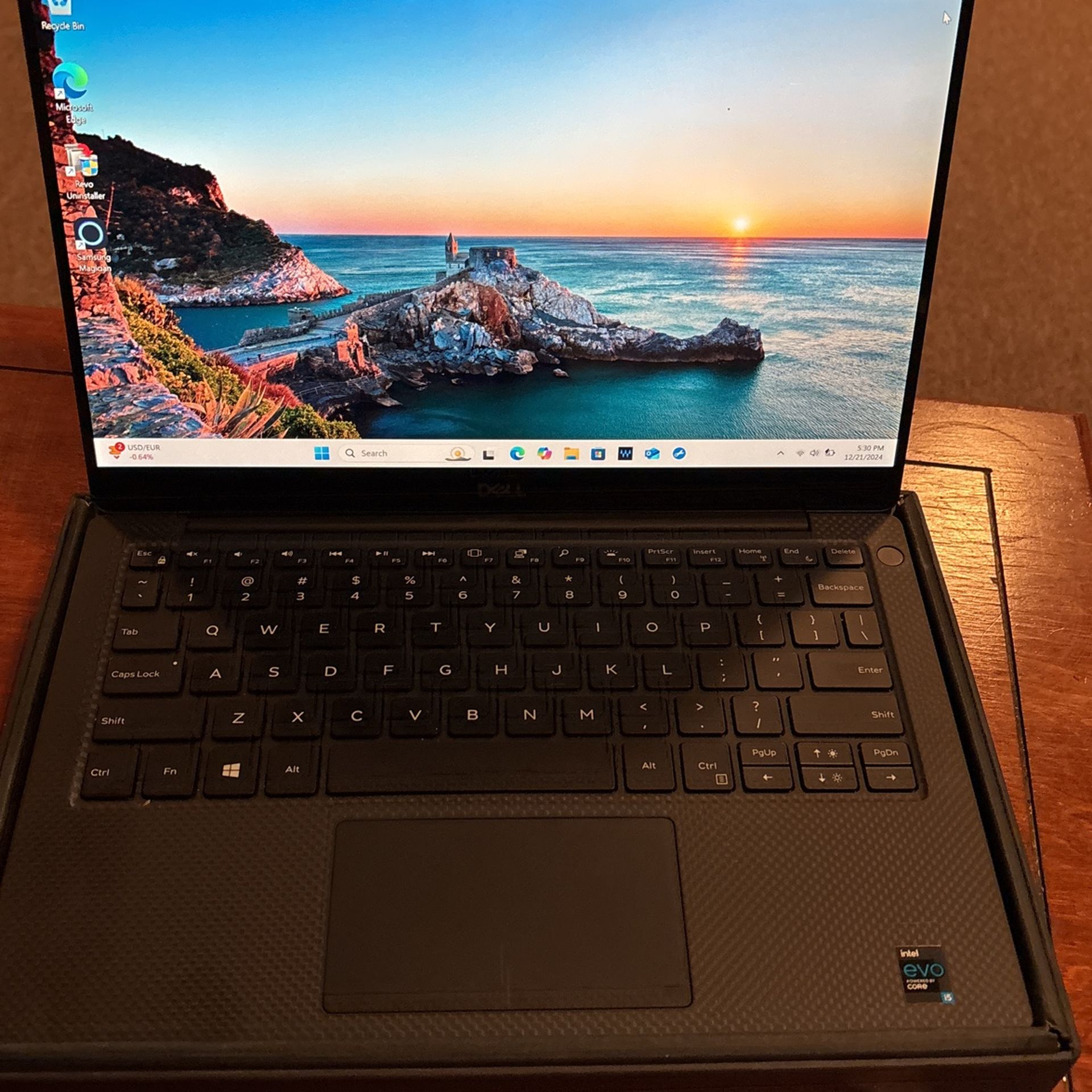 Dell XPS. 13. Touchscreen Laptop. 11 Generation I5 8 Gb 1 Tb Samsung Ssd