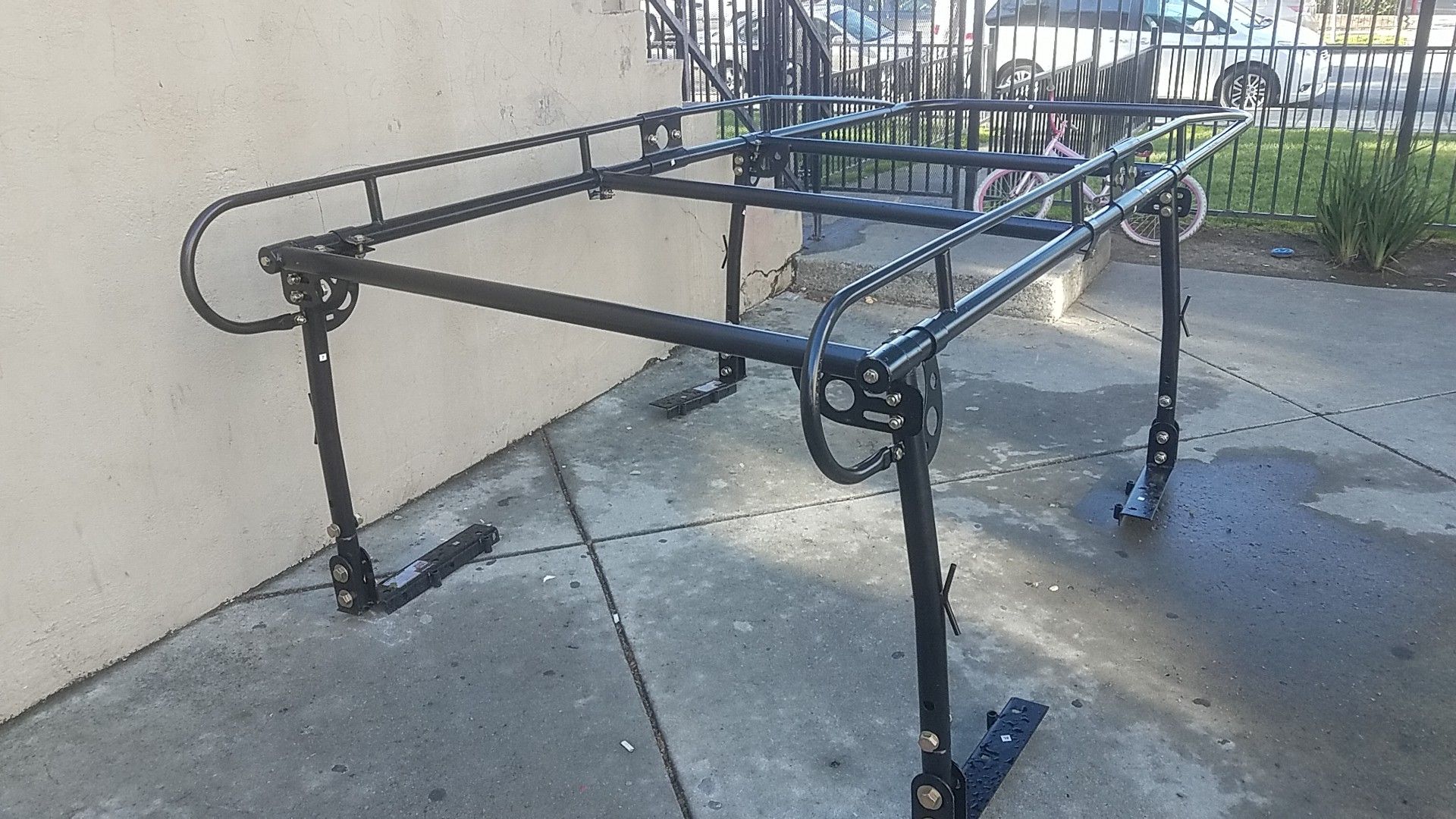 Haul Master 800lb capacity full size truck rack for Sale in San Jose