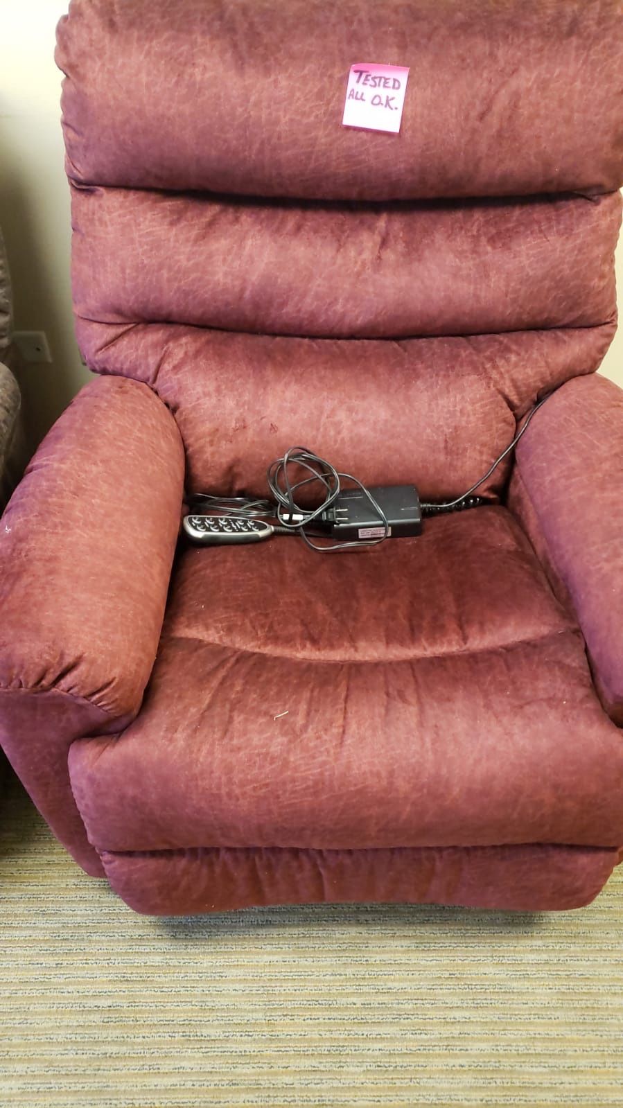 Brand new lazy boy electric recliner for crazy cheap! for Sale in