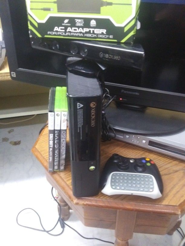 XBOX 360 E Console BUNDLE COMPLETE!