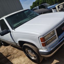 Part 1999 GMC Yukon V8