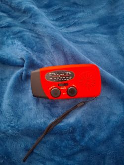 Im selling this awesome handheld radio