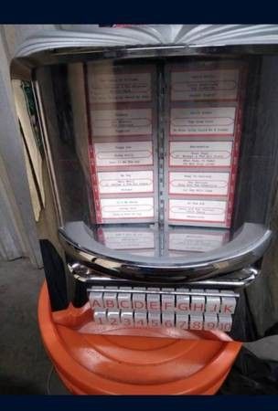 ORIGINAL TYRELL JUKEMASTER 100 JUKEBOX W/100 N0 DELIEVERÂ