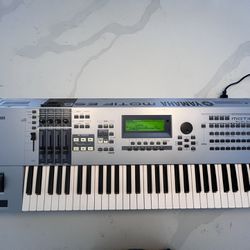 Yamaha Motif ES-6 Synthesizer Workstation 