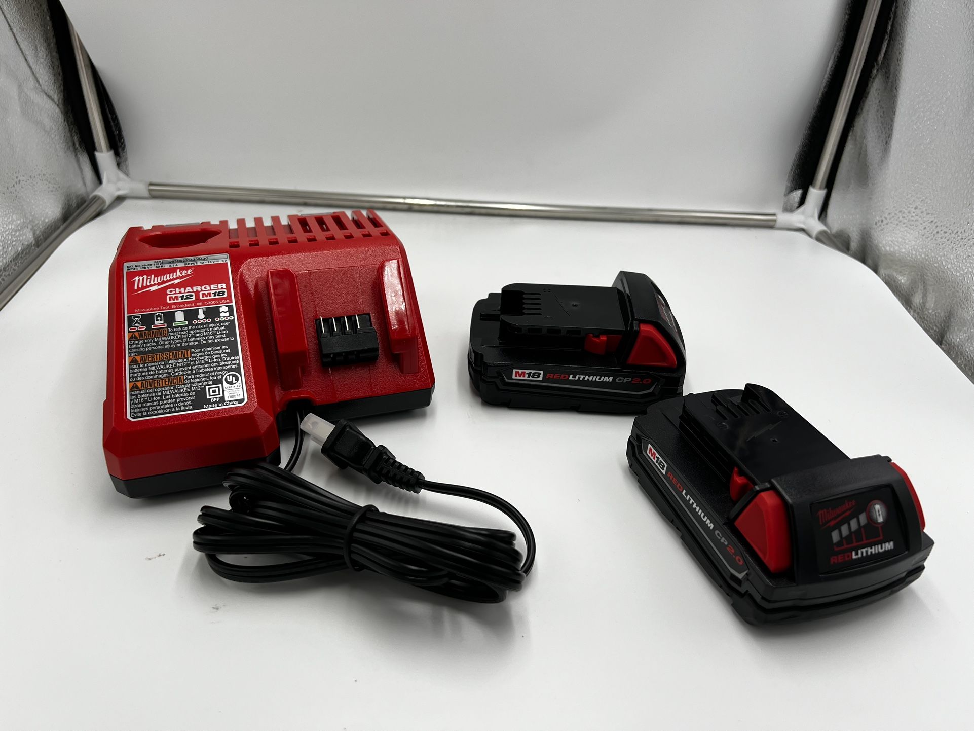 2x Milwuakee CP2.0ah Batteries and M18/M12 Charger Red Lithium Ion Cordless Power Tools