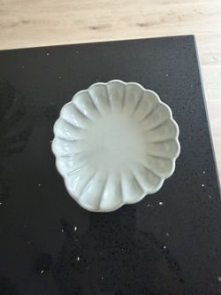 Fluted spoon rest