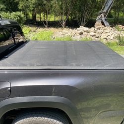 Toyota Tacoma Tonneau Cover Soft Tri-fold 