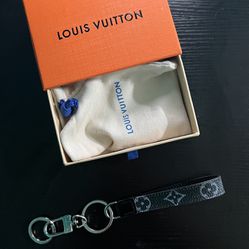 (NEED GONE) Louis Vuitton Keychain
